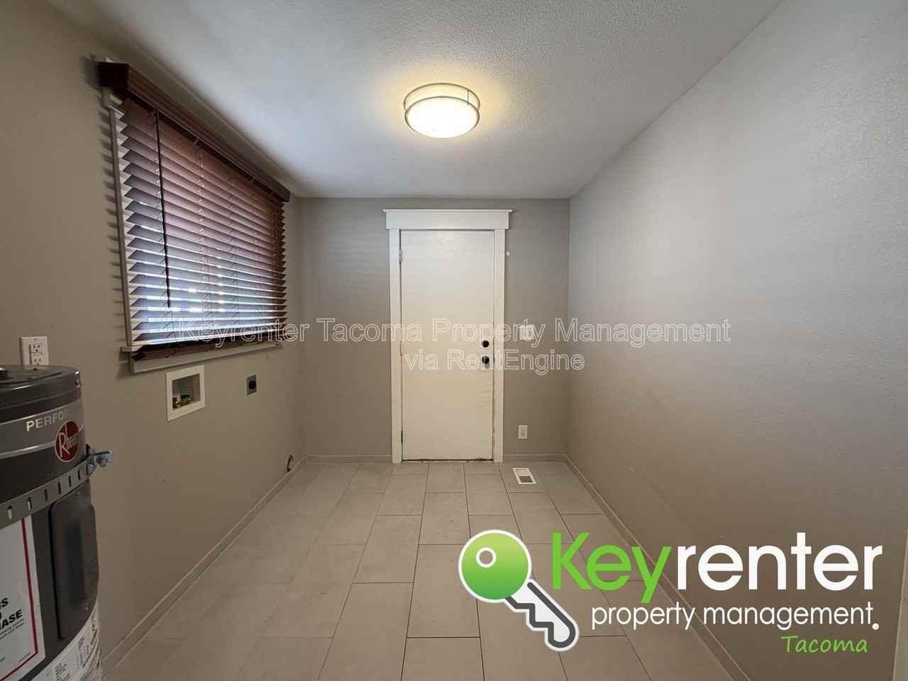 2601 S 53rd St - Photo 7 of 14