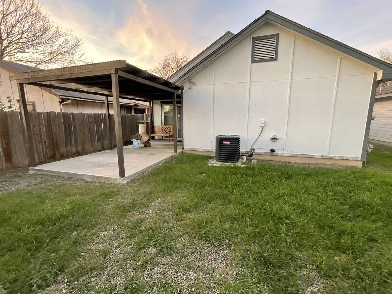 10150 Woodtrail - Photo 3 of 10