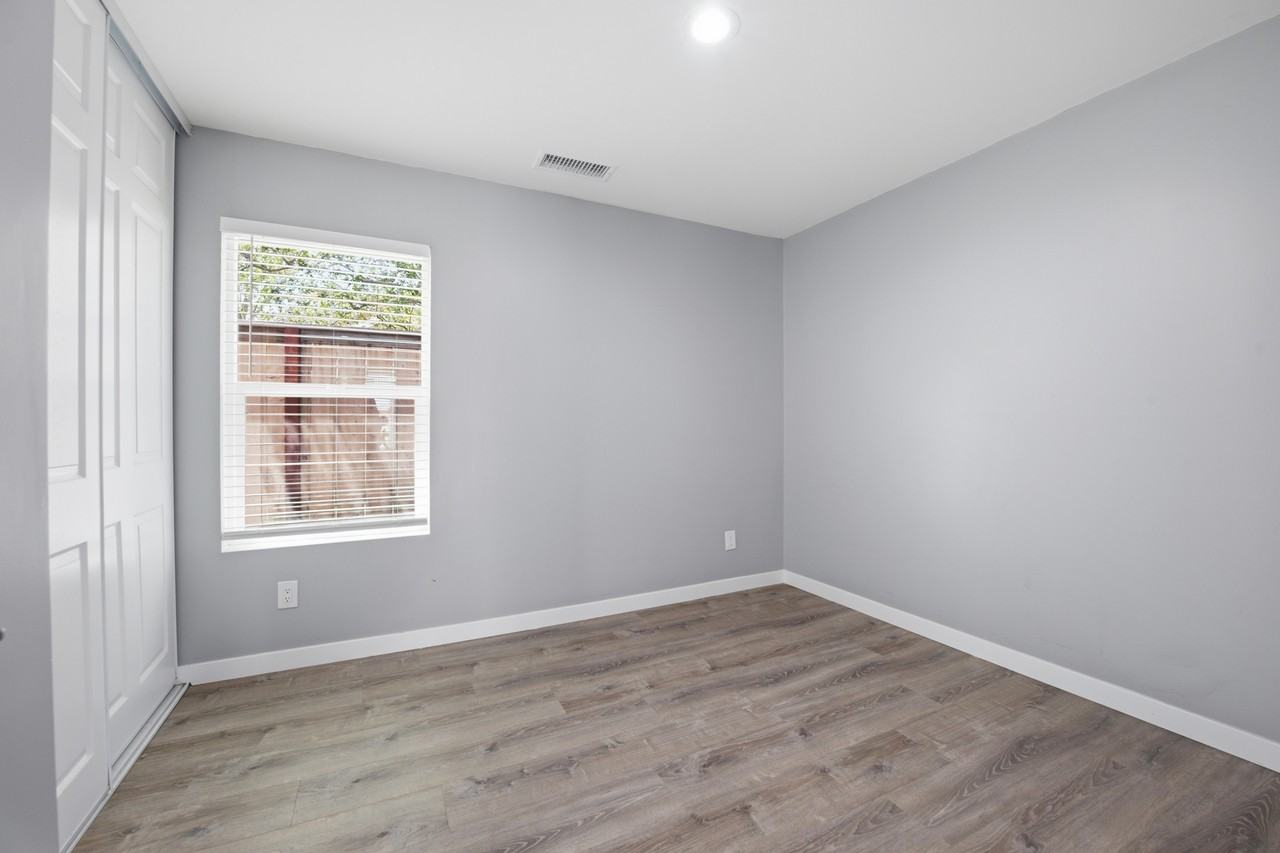 2423 Smokewood Pl - Photo 5 of 16