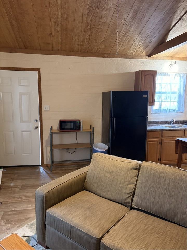 487 Estes Rd - Photo 4 of 10