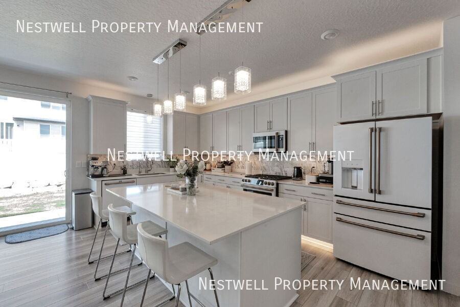 2561 N Geranium Dr - Photo 4 of 30