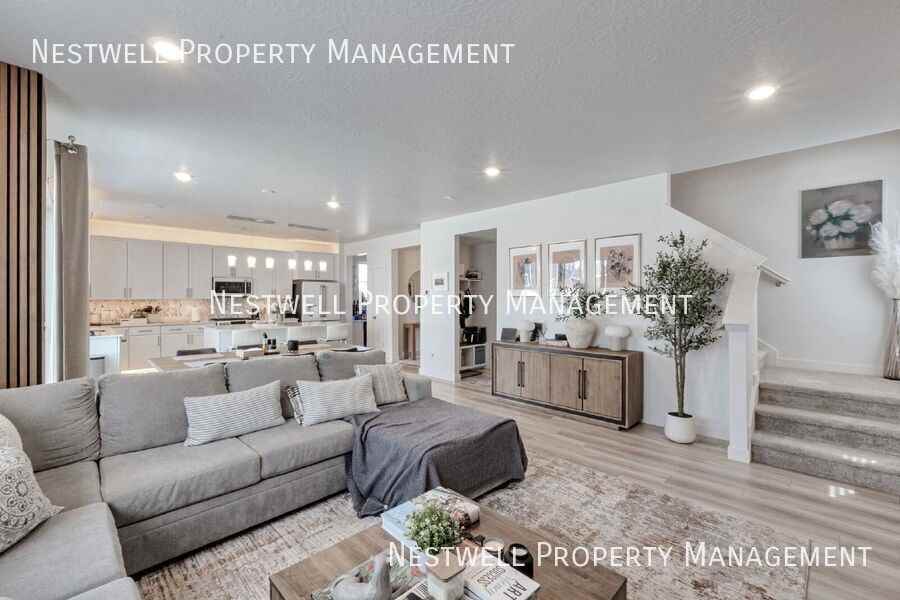 2561 N Geranium Dr - Photo 6 of 30