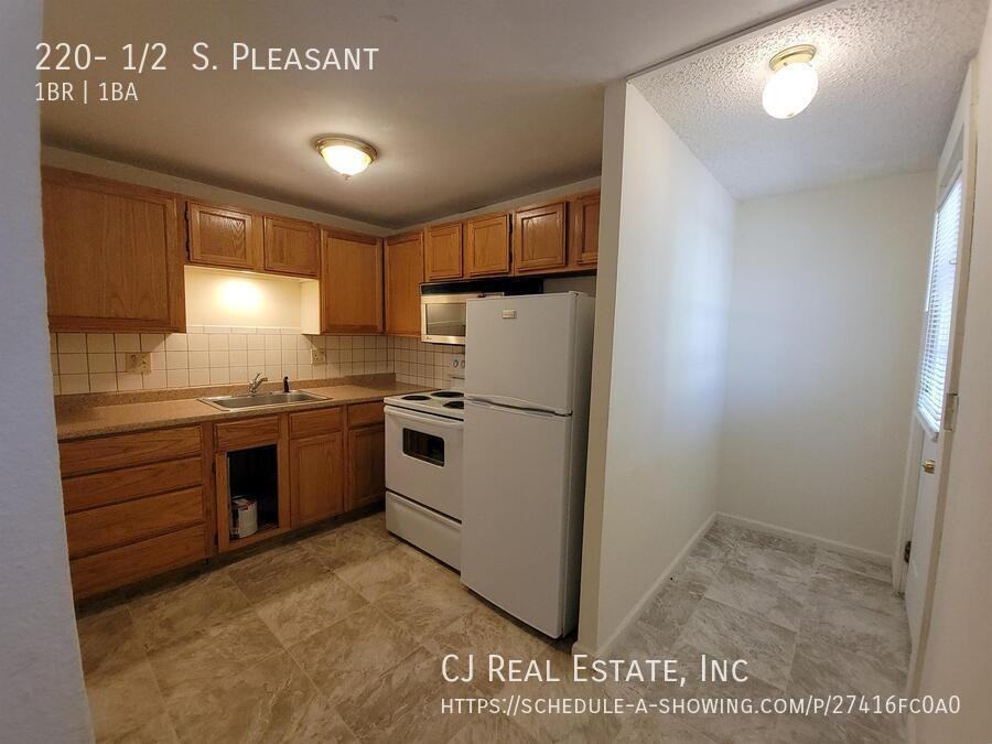 220 1/2 S Pleasant St - Photo 2 of 9