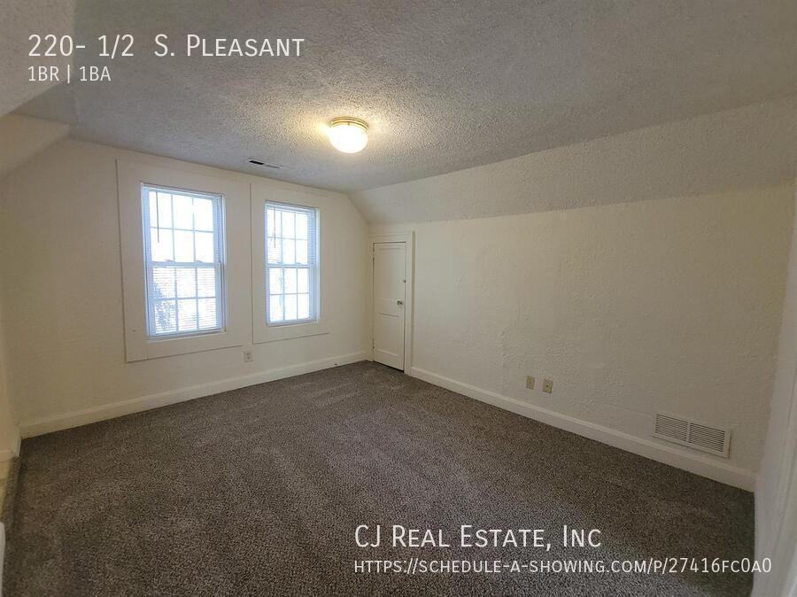 220 1/2 S Pleasant St - Photo 5 of 9