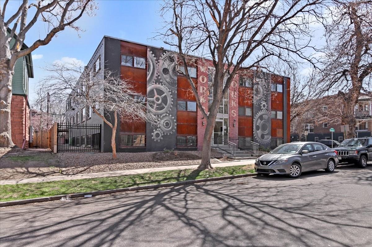 1302 Columbine St #205