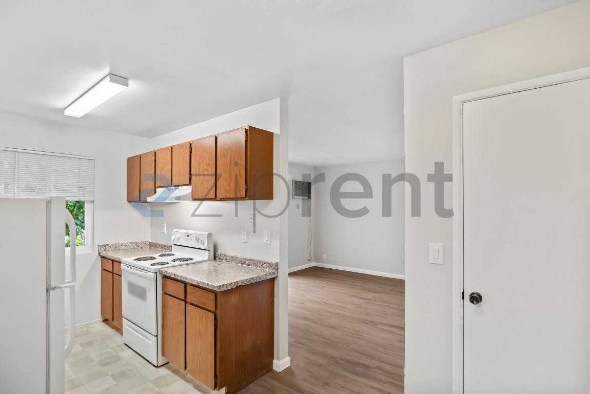 1185 Meadow Ln #109 - Photo 7 of 13