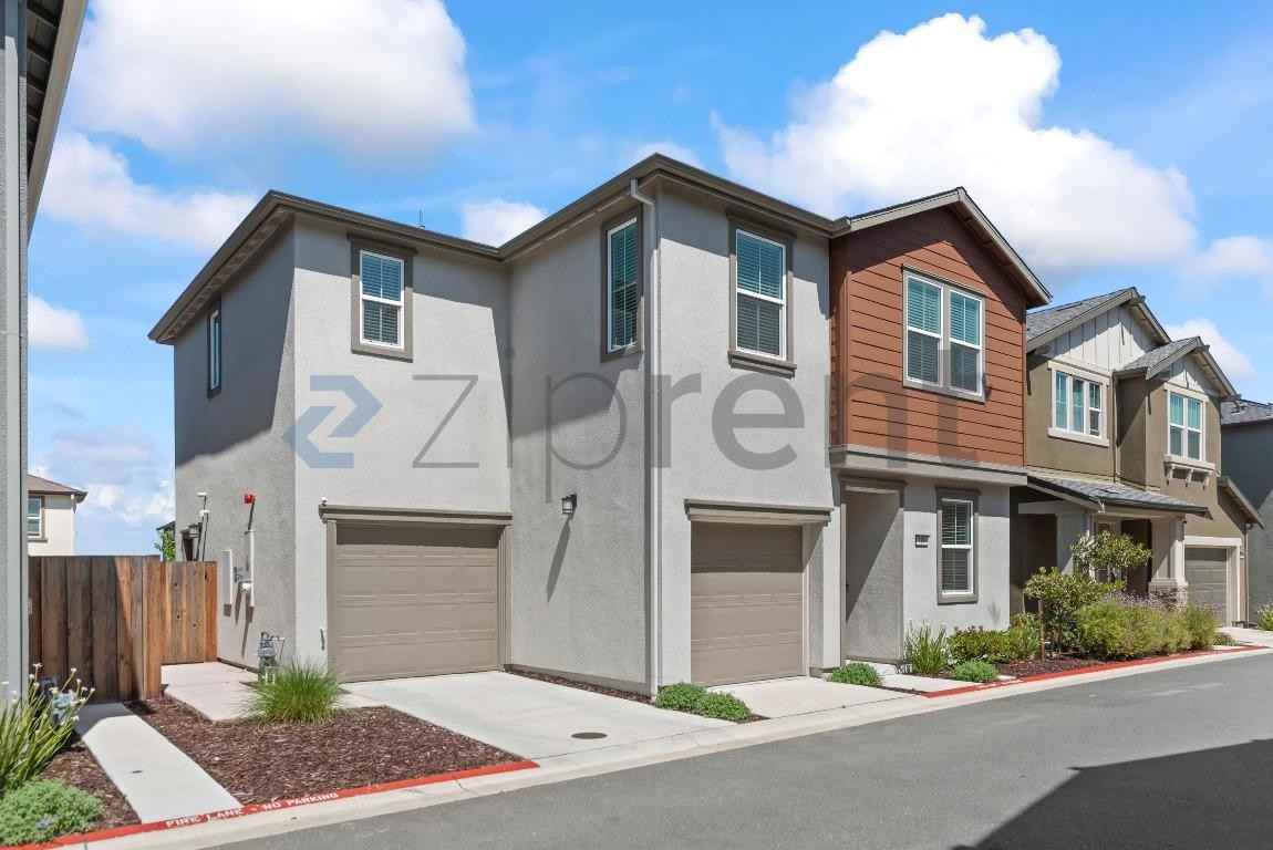 109 Tranquil Ln - Photo 2 of 32