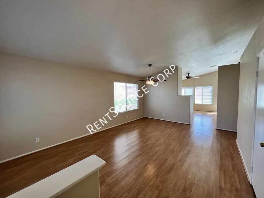 3424 Amber St - Photo 3 of 24