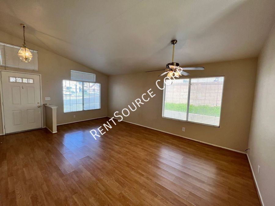 3424 Amber St - Photo 4 of 24