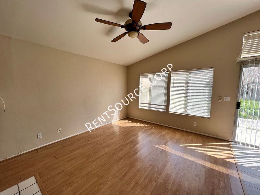 3424 Amber St - Photo 5 of 24