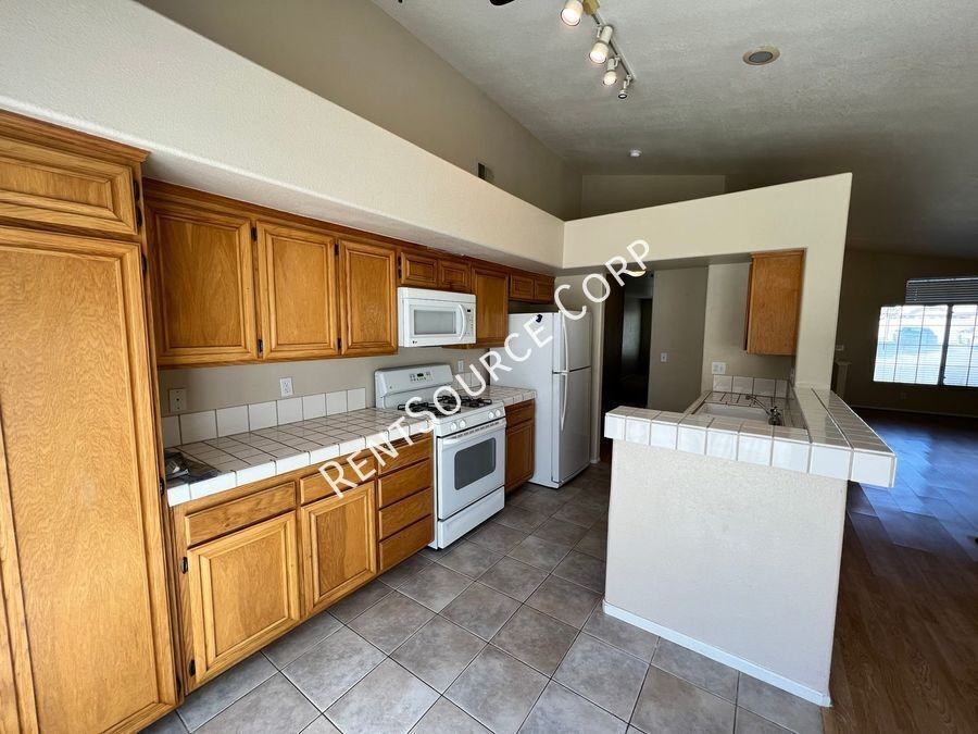 3424 Amber St - Photo 7 of 24