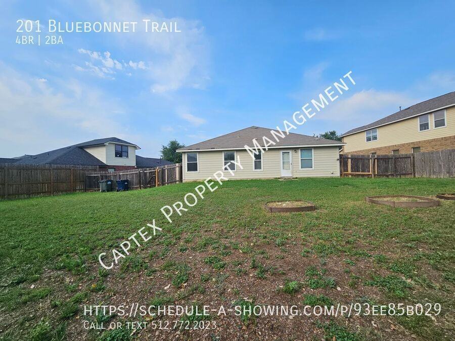 201 Bluebonnet Trl - Photo 5 of 33