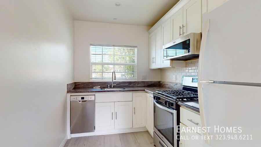 19020 Sylvan St - Photo 5 of 14