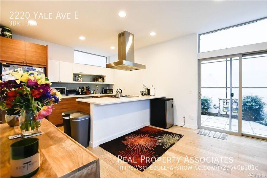 2220 Yale Ave E - Photo 4 of 23