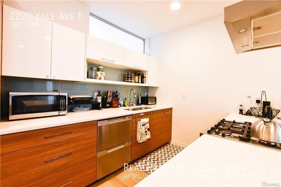 2220 Yale Ave E - Photo 5 of 23