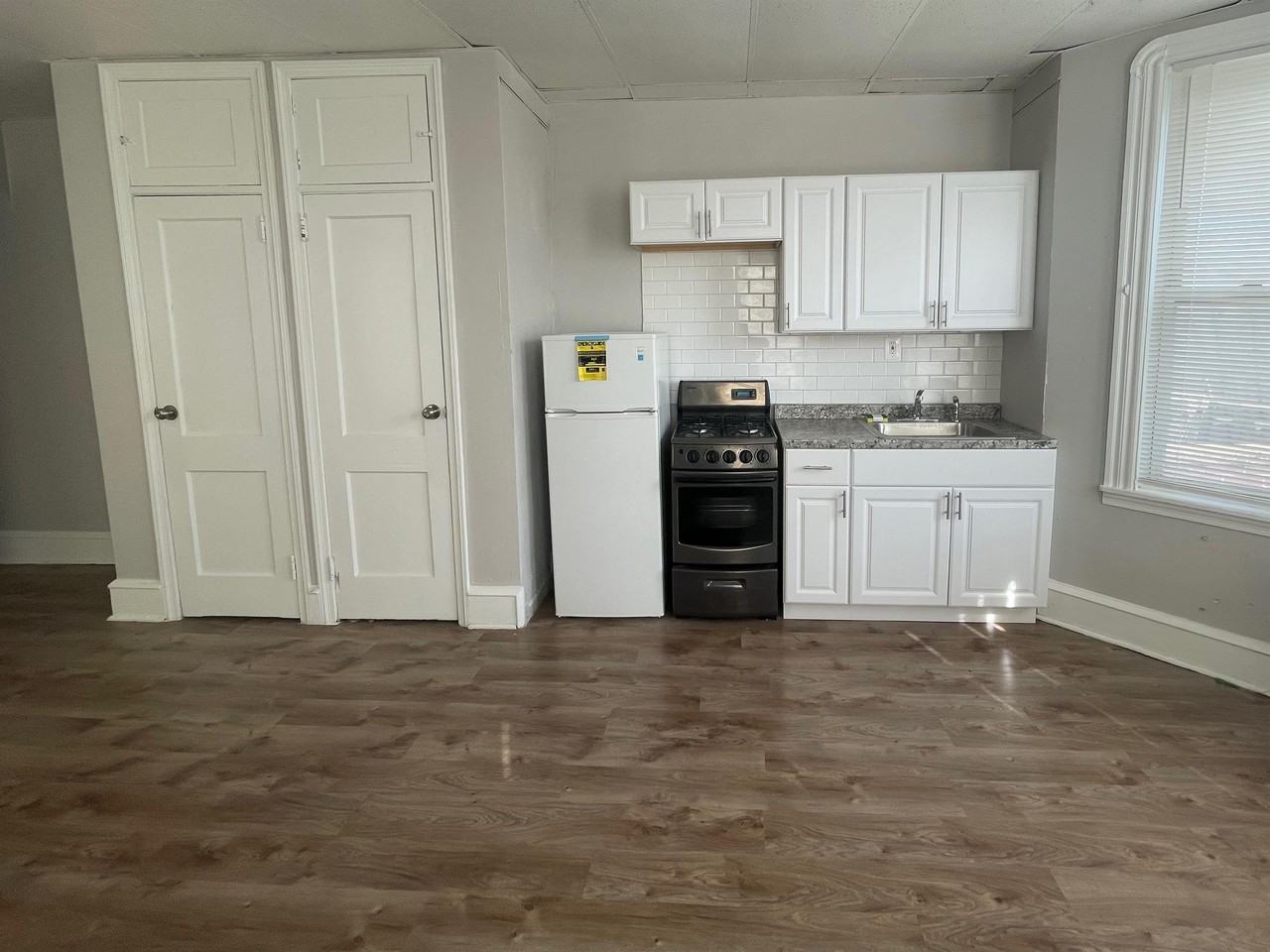 1230 W Allegheny Ave #2R - Photo 2 of 10