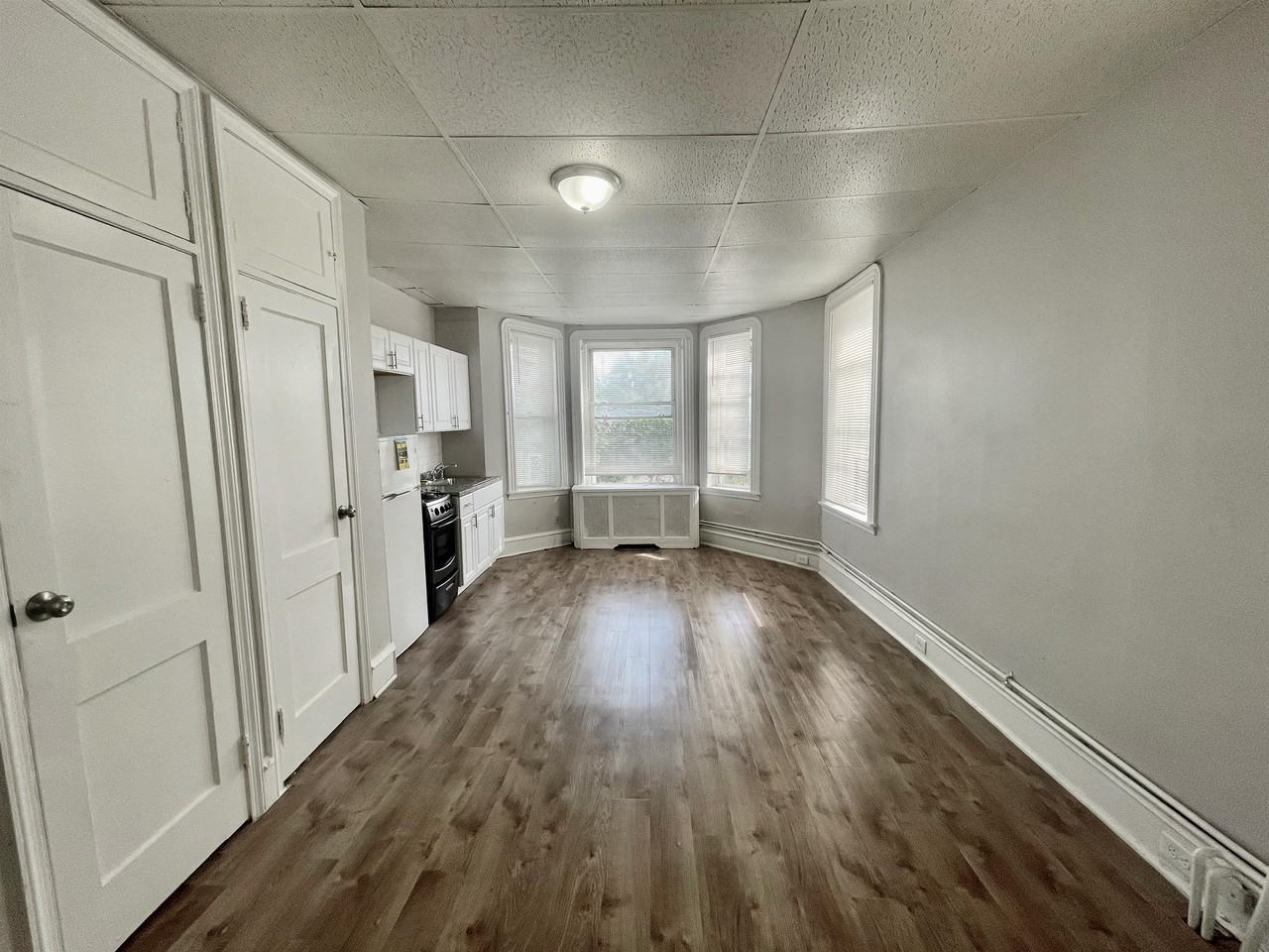 1230 W Allegheny Ave #2R - Photo 4 of 10