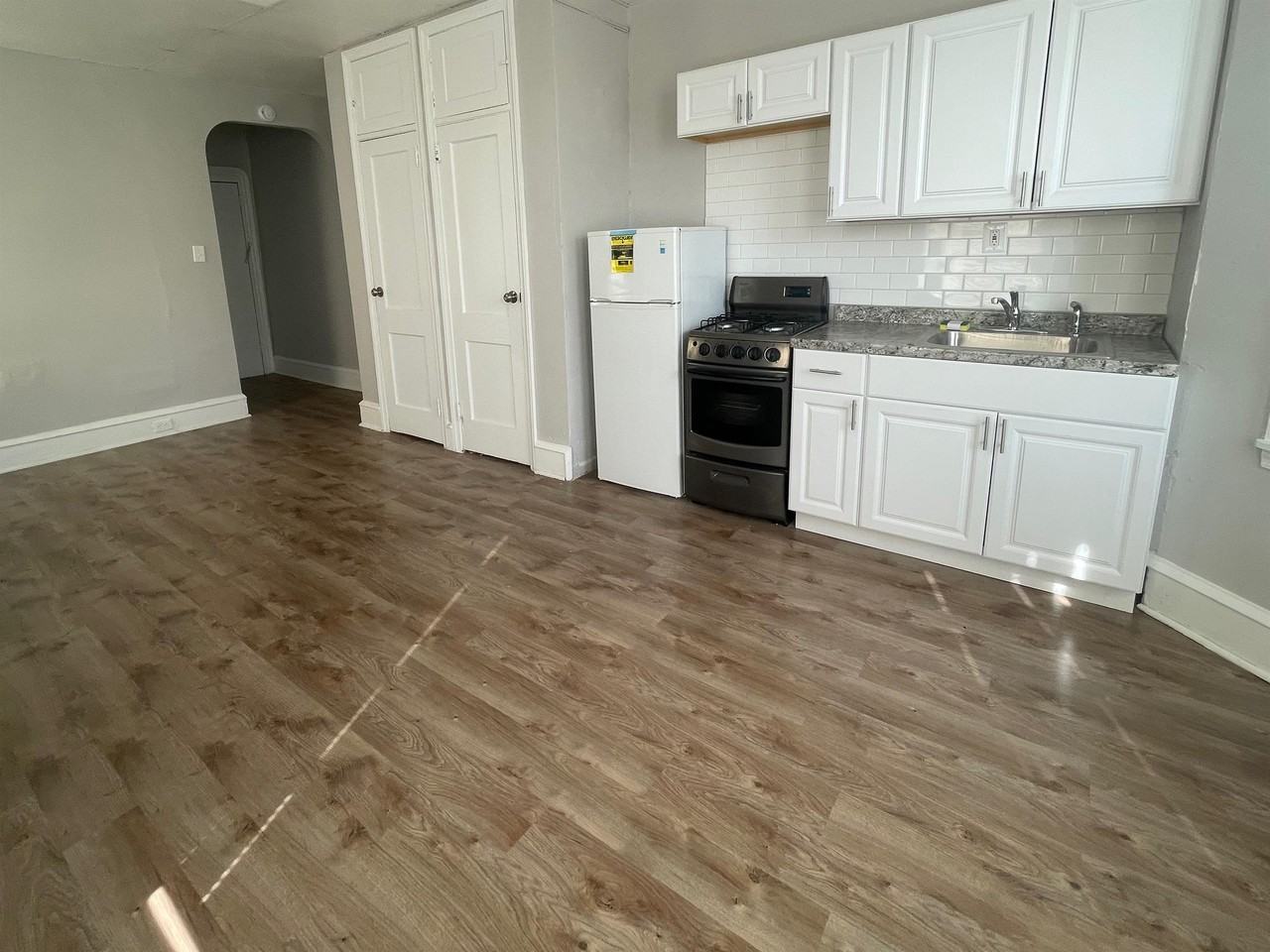 1230 W Allegheny Ave #2R - Photo 7 of 10