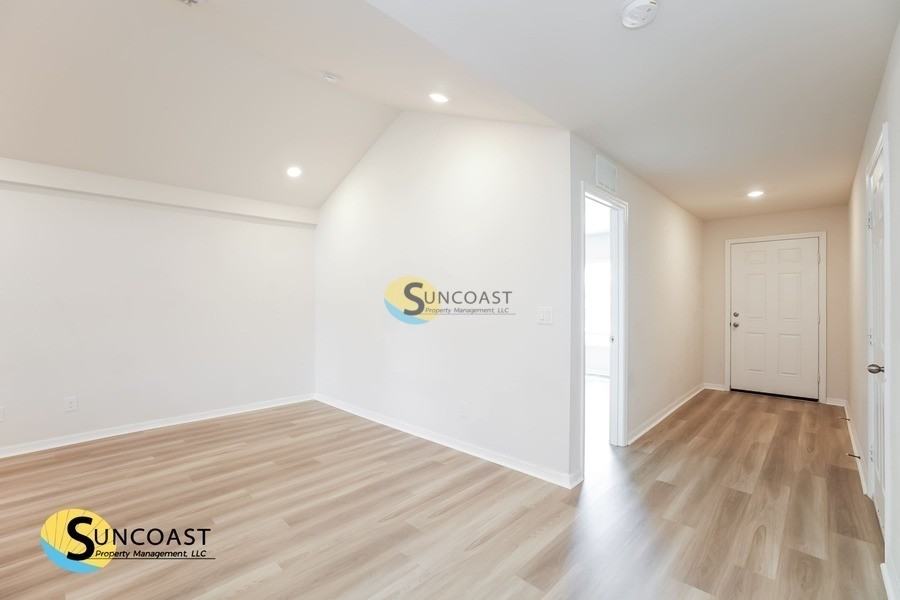 448 Tioga St - Photo 4 of 13