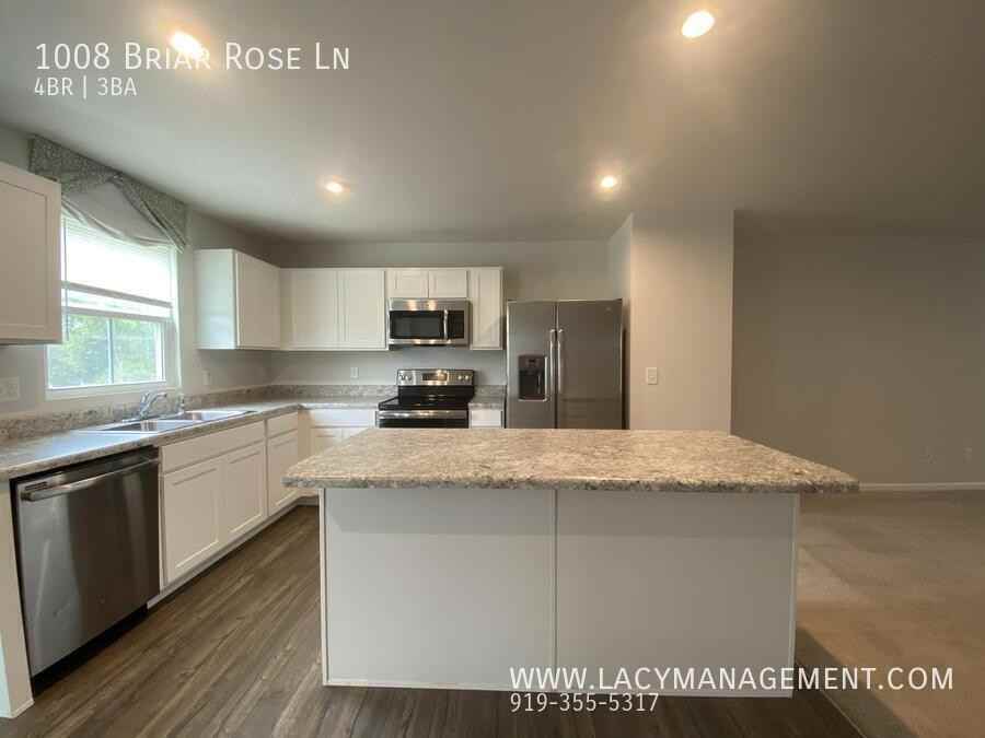 1008 Briar Rose Ln - Photo 5 of 28