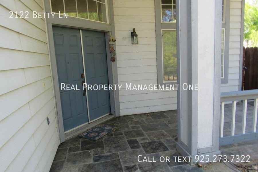 2122 Betty Ln - Photo 4 of 48