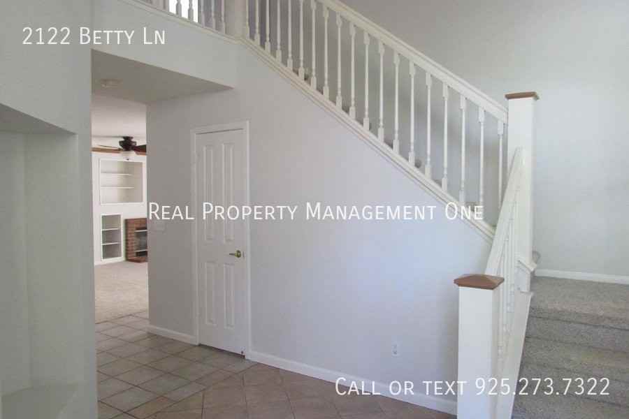 2122 Betty Ln - Photo 7 of 48