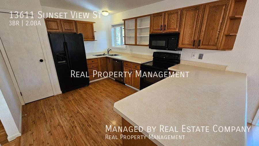 13611 Sunset View St - Photo 4 of 30