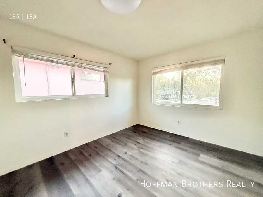 8140 W 83rd St #3 - Photo 4 of 7