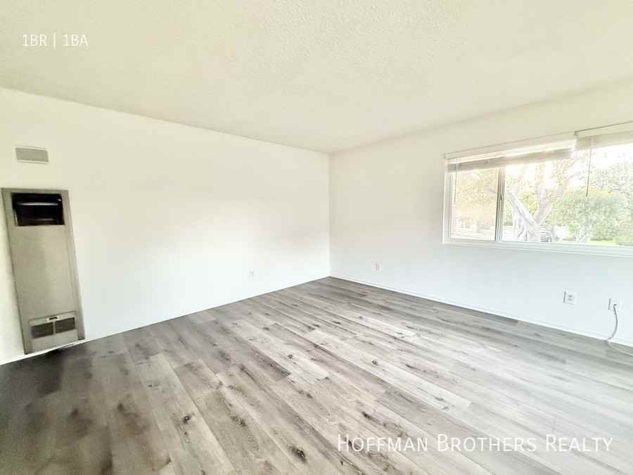 8140 W 83rd St #3 - Photo 5 of 7