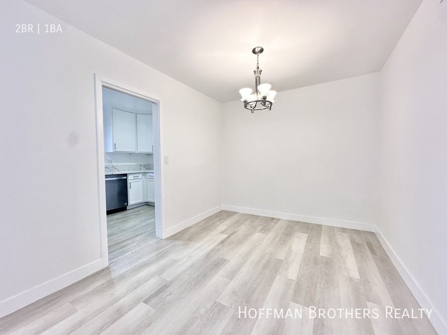 442 S Oakhurst Dr #4 - Photo 4 of 9