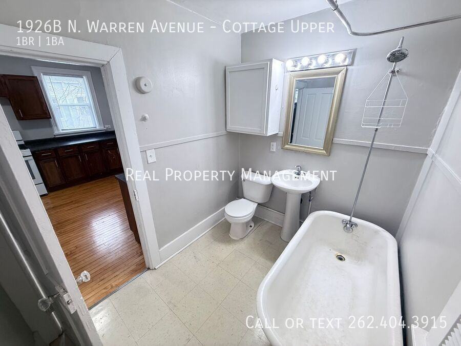 1926B N Warren Ave - Photo 4 of 10