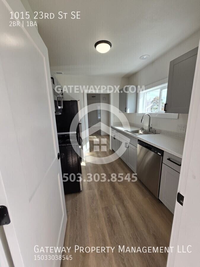 1015 23rd St Se - Photo 7 of 21