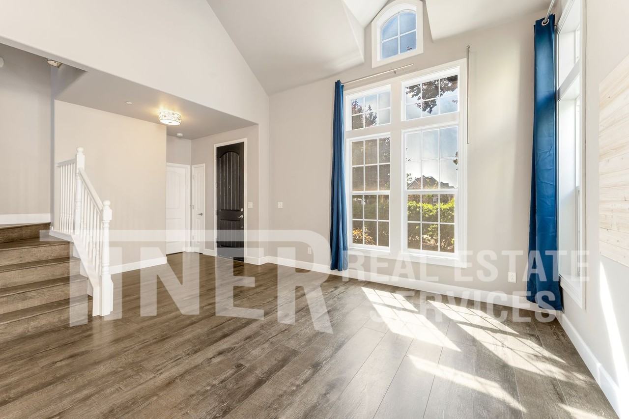 1040 Matthews Run Way - Photo 2 of 31