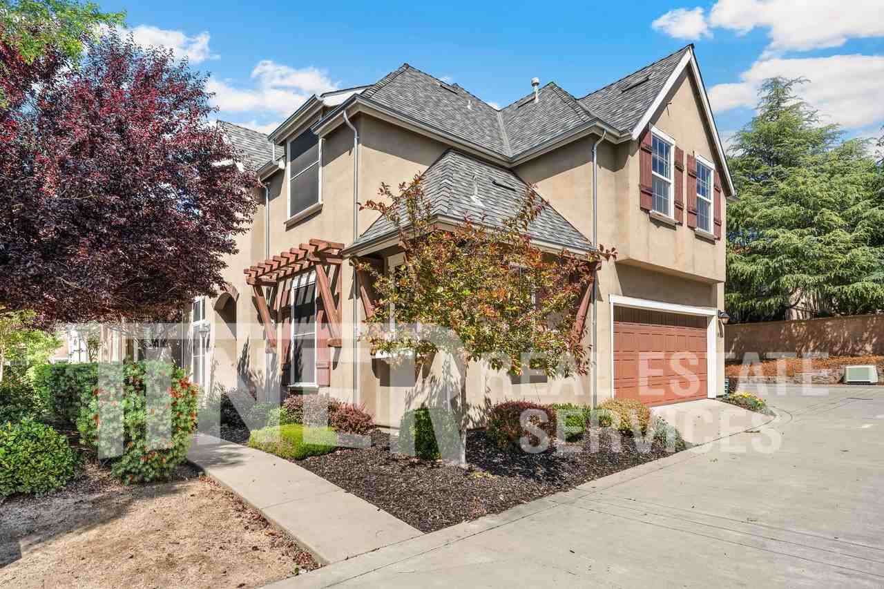 1040 Matthews Run Way - Photo 6 of 31