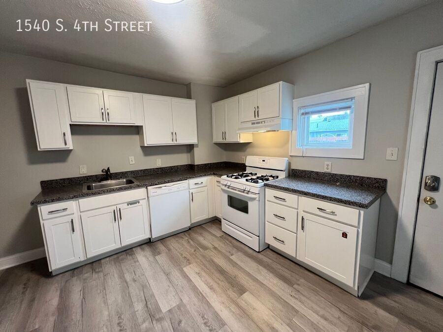 1540 S 4th St - Photo 5 of 15