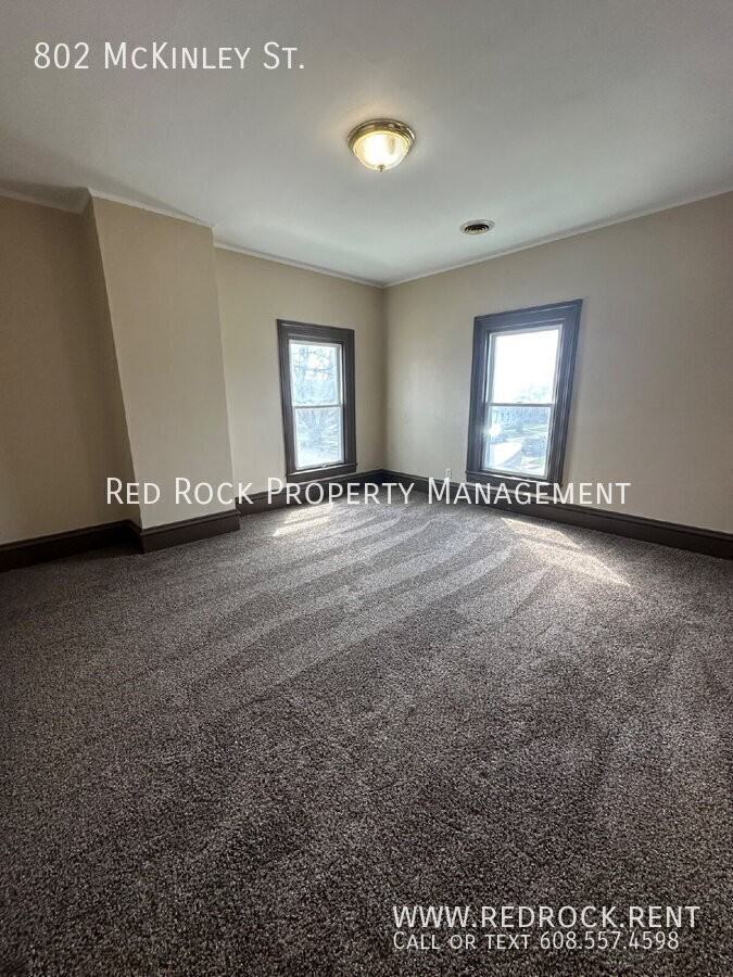 802 Mckinley St - Photo 5 of 16