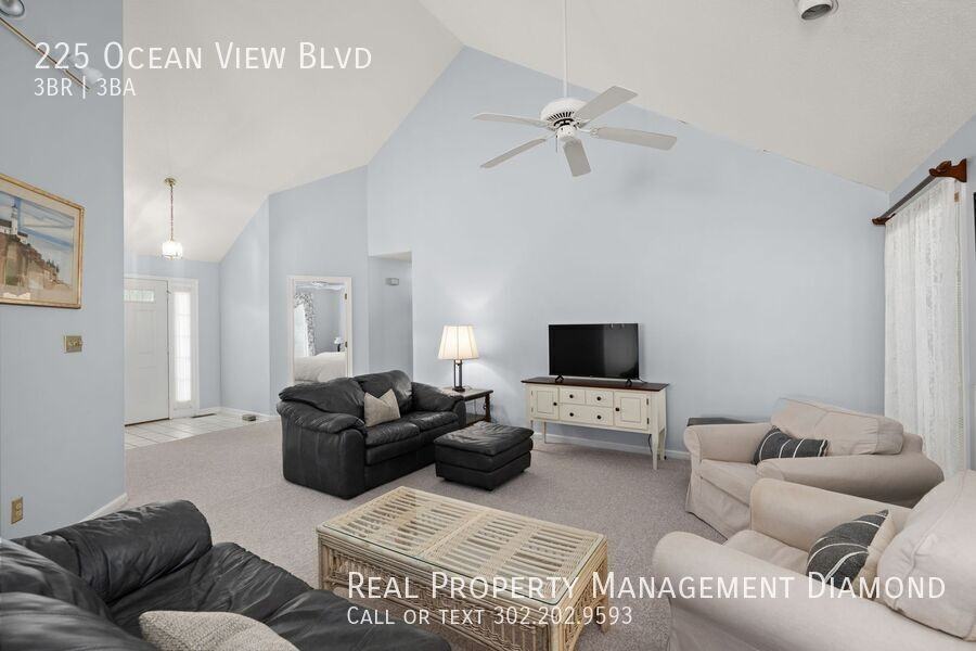 225 Ocean View Blvd - Photo 3 of 37