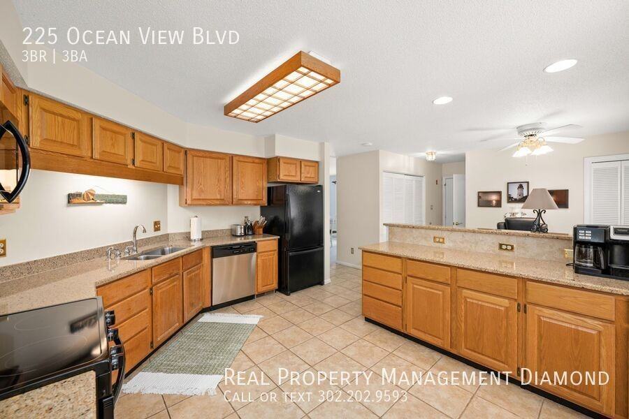 225 Ocean View Blvd - Photo 5 of 37