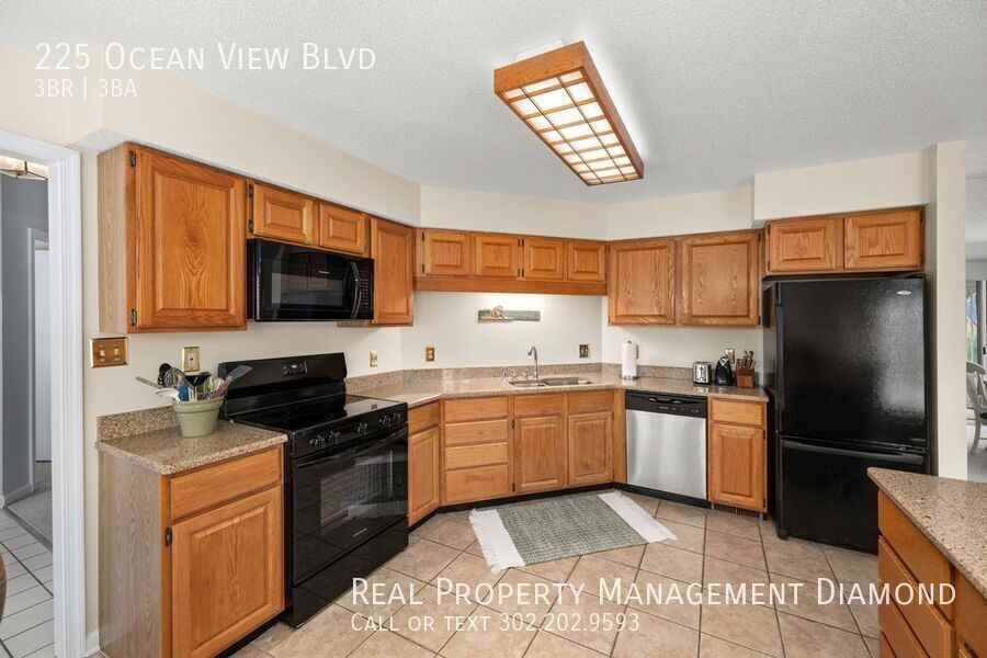 225 Ocean View Blvd - Photo 6 of 37