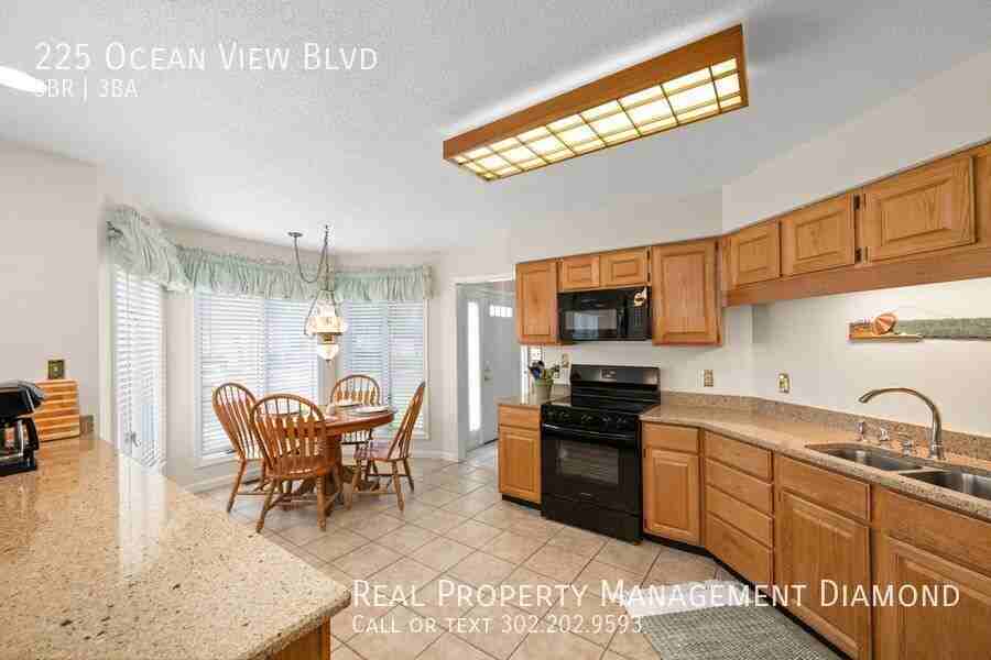 225 Ocean View Blvd - Photo 7 of 37