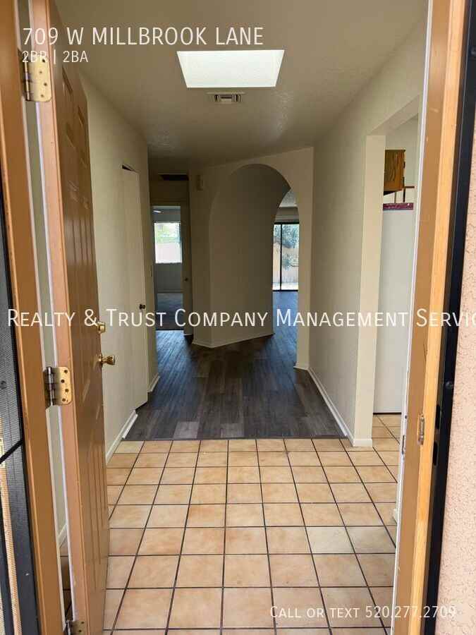 709 W Millbrook Ln - Photo 4 of 29