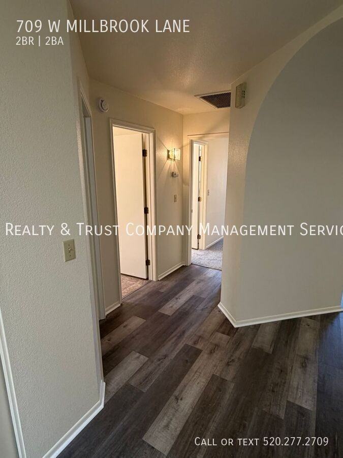 709 W Millbrook Ln - Photo 6 of 29