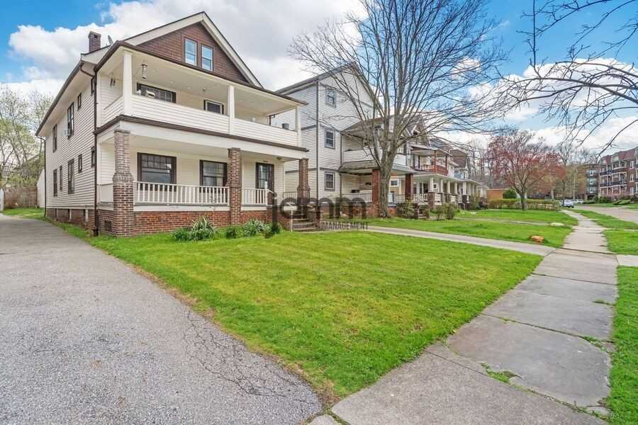 1695 Glenmont Rd Lowr - Photo 2 of 50