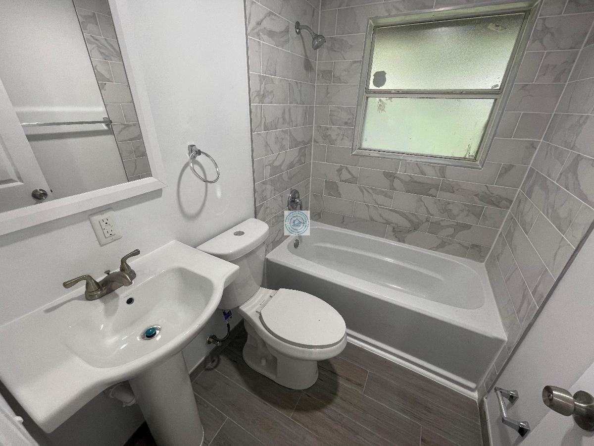 2626 Broadway Ave - Photo 5 of 11