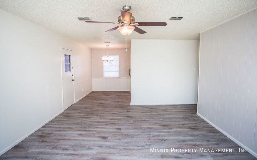 4813 6th St - Photo 7 of 29