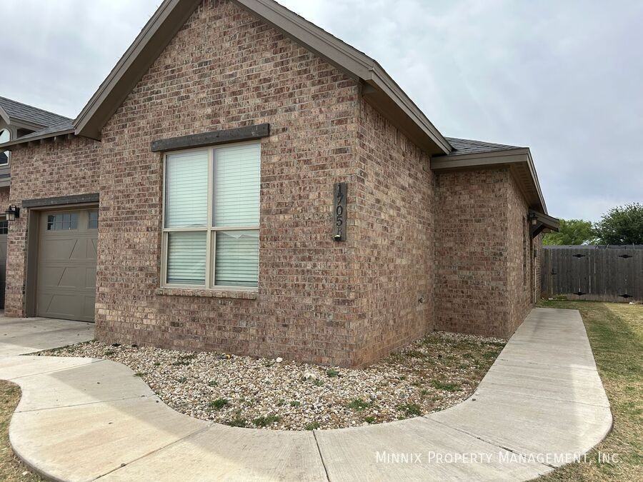 1705 102nd St #B - Photo 3 of 6