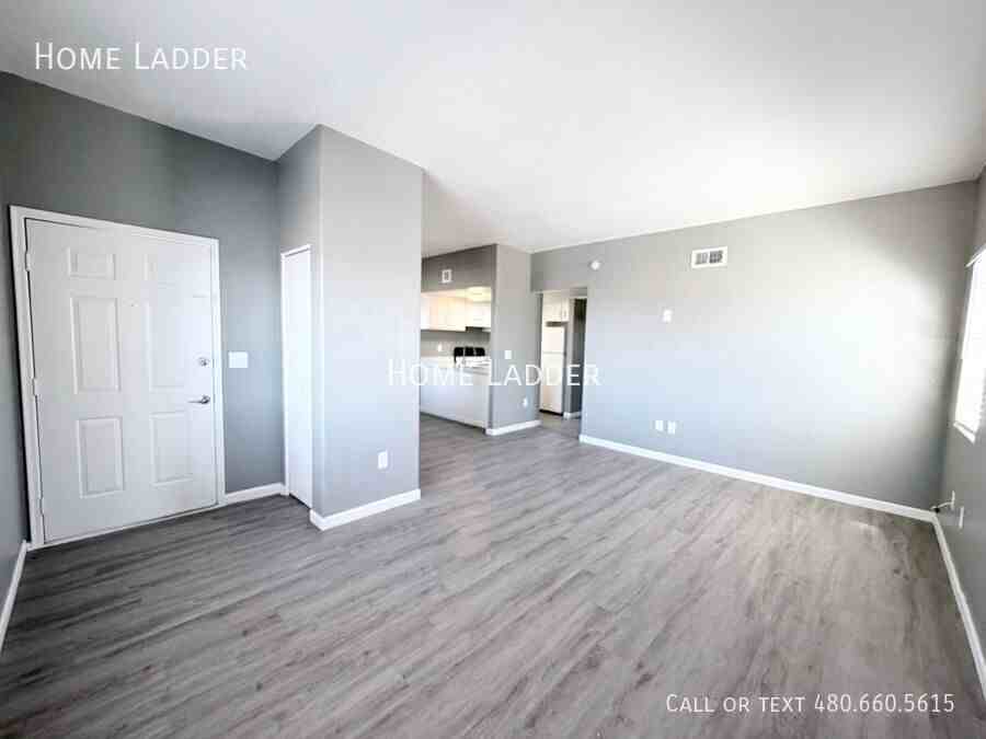 4957 S Park Ave #202 - Photo 3 of 10