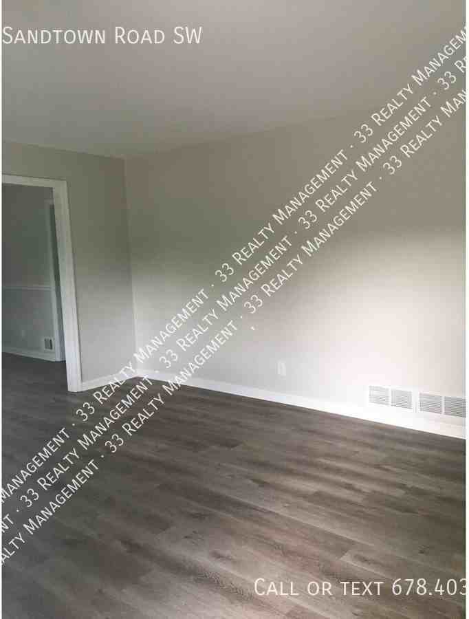 2333 Sandtown Rd Sw - Photo 4 of 19