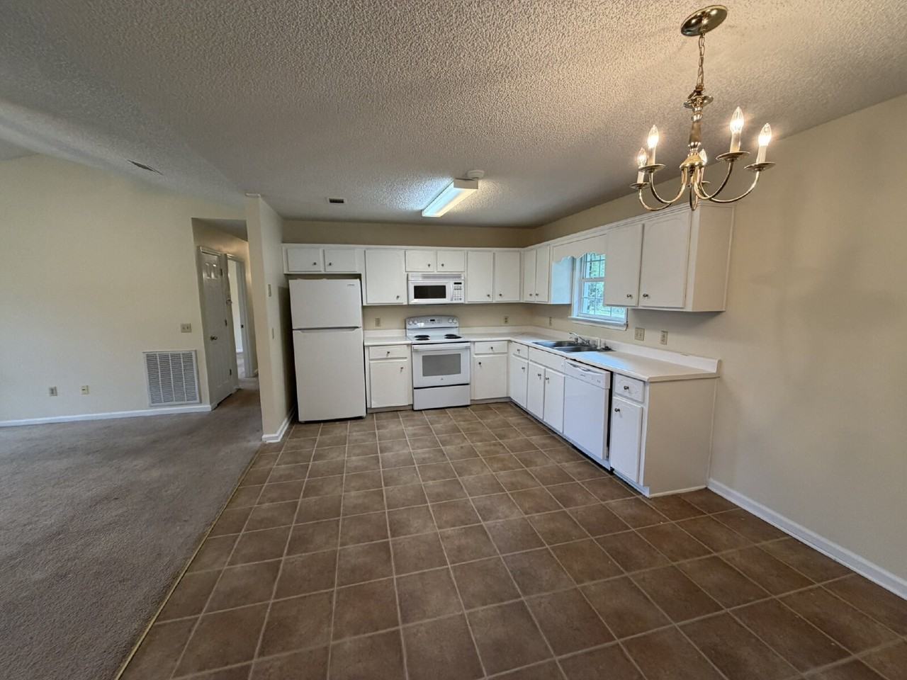 942 Poppleton Dr - Photo 3 of 11