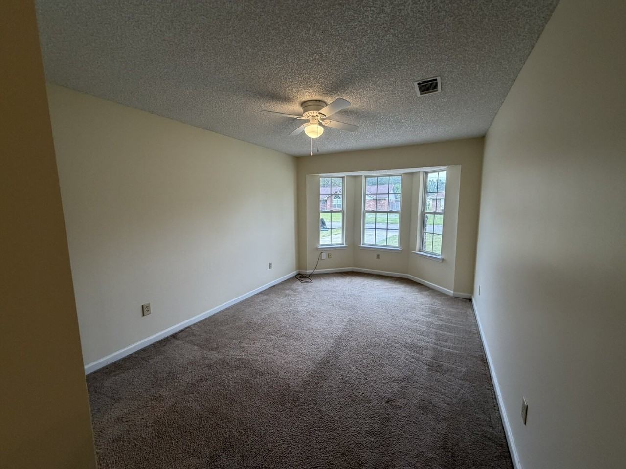 942 Poppleton Dr - Photo 5 of 11